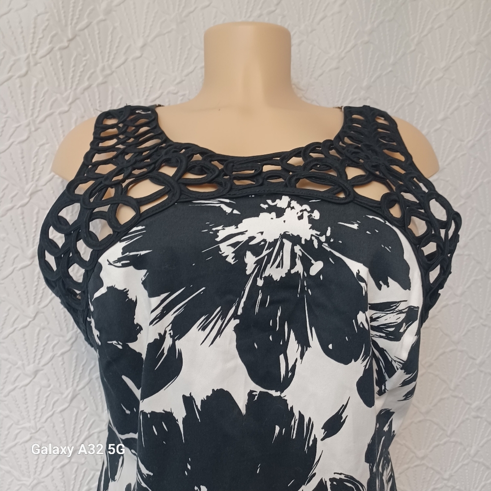 Julian Taylor Women  Size 14 Black and White Floral Midi Dress - Picture 6 of 12